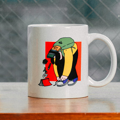 靴紐結んでたら鞄から中身出てきた | マグカップ