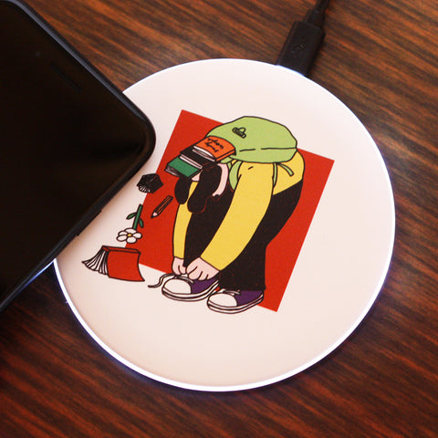 靴紐結んでたら鞄から中身出てきた | 充電器 ホワイト