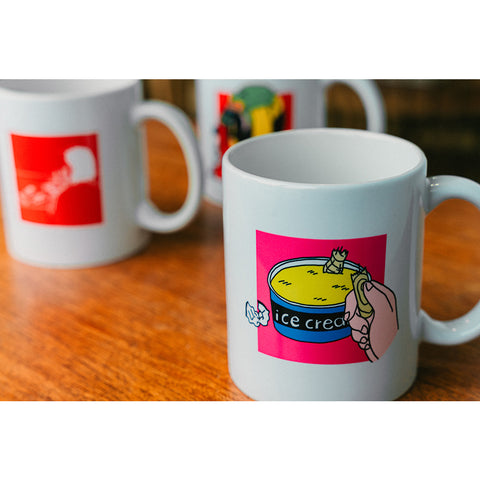 固いアイスに負けたスプーン | マグカップ