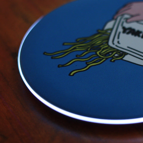 正念場を迎えたカップ焼きそば | 充電器 ブルー