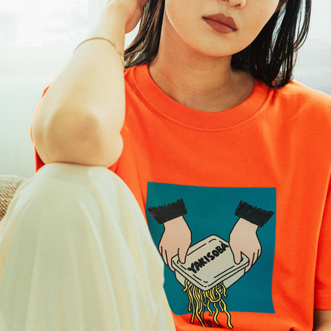 正念場を迎えたカップ焼きそば | Tシャツ オレンジ