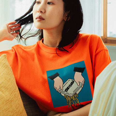 正念場を迎えたカップ焼きそば | Tシャツ オレンジ