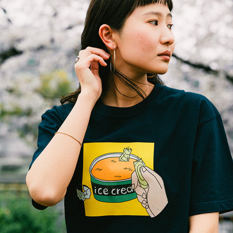 固いアイスに負けたスプーン | Tシャツ ネイビー