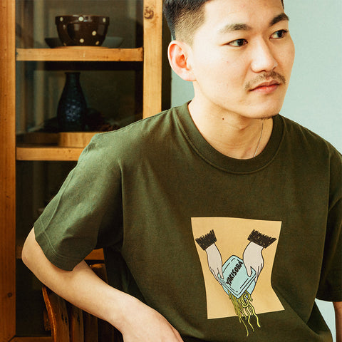 正念場を迎えたカップ焼きそば | Tシャツ アーミーグリーン