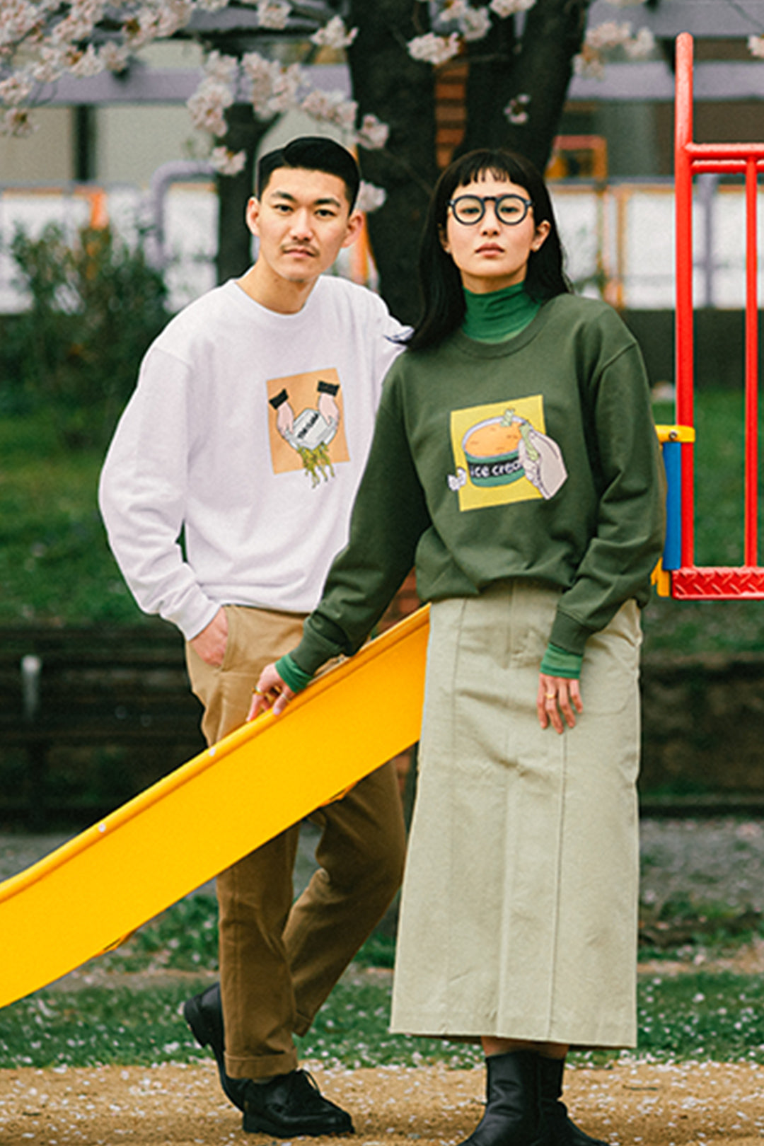 正念場を迎えたカップ焼きそば×固いアイスに負けたスプーン | ペアスウェット