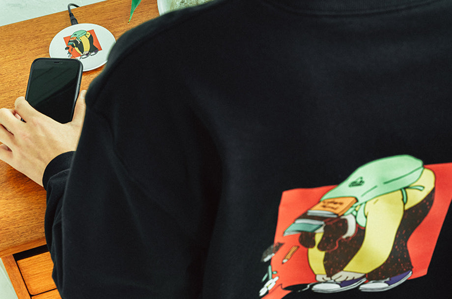 靴紐結んでたら鞄から中身出てきた | メンズ黒バックスウェット